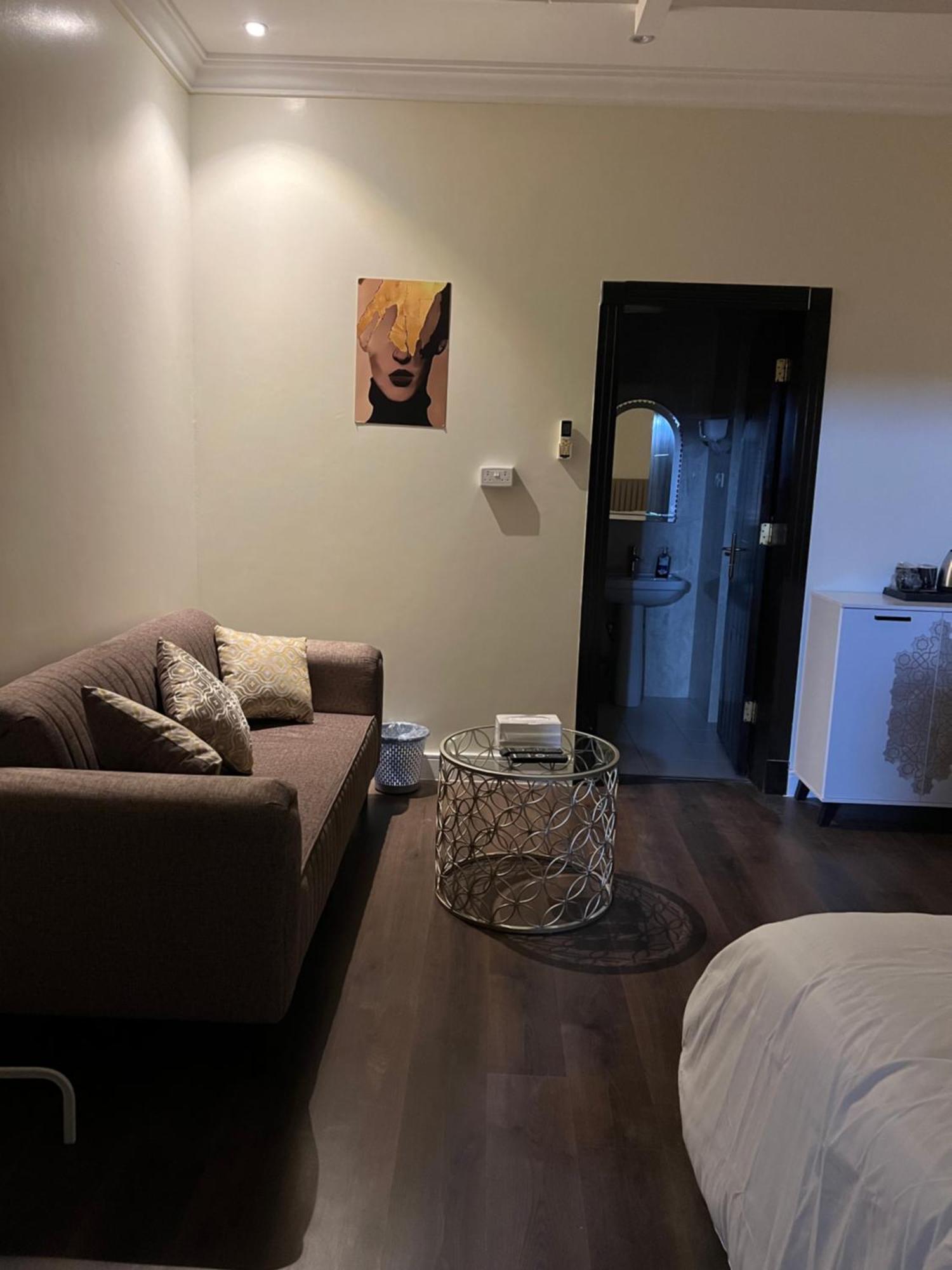 استيديو بالعقيق بدخول ذاتي C3 Appartement *